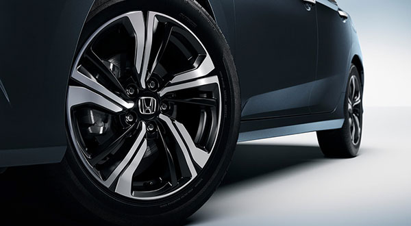 17-inch alloy wheels