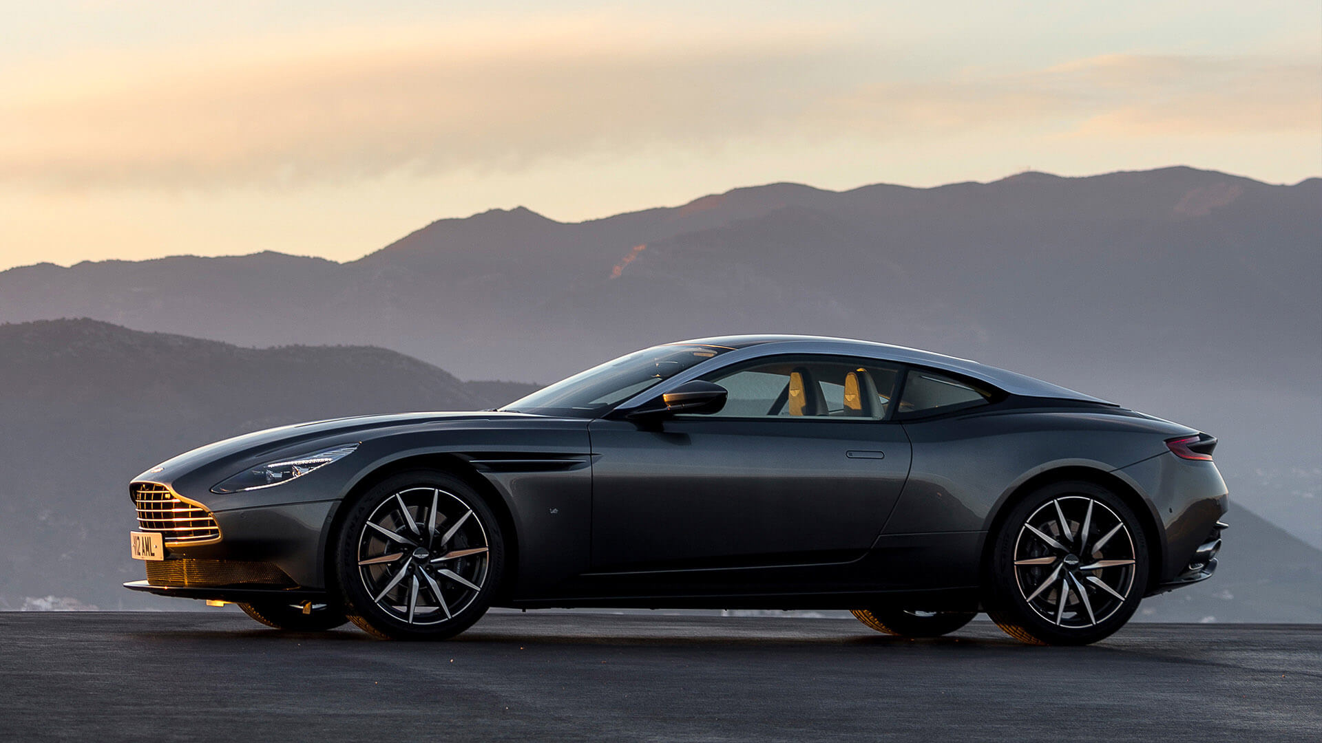 Aston Martin DB11 - Full On